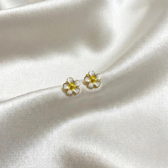 Translation missing: en.White Flower earrings